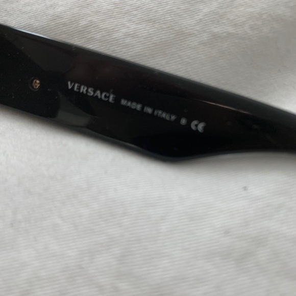 Versace - Picture 3 of 3